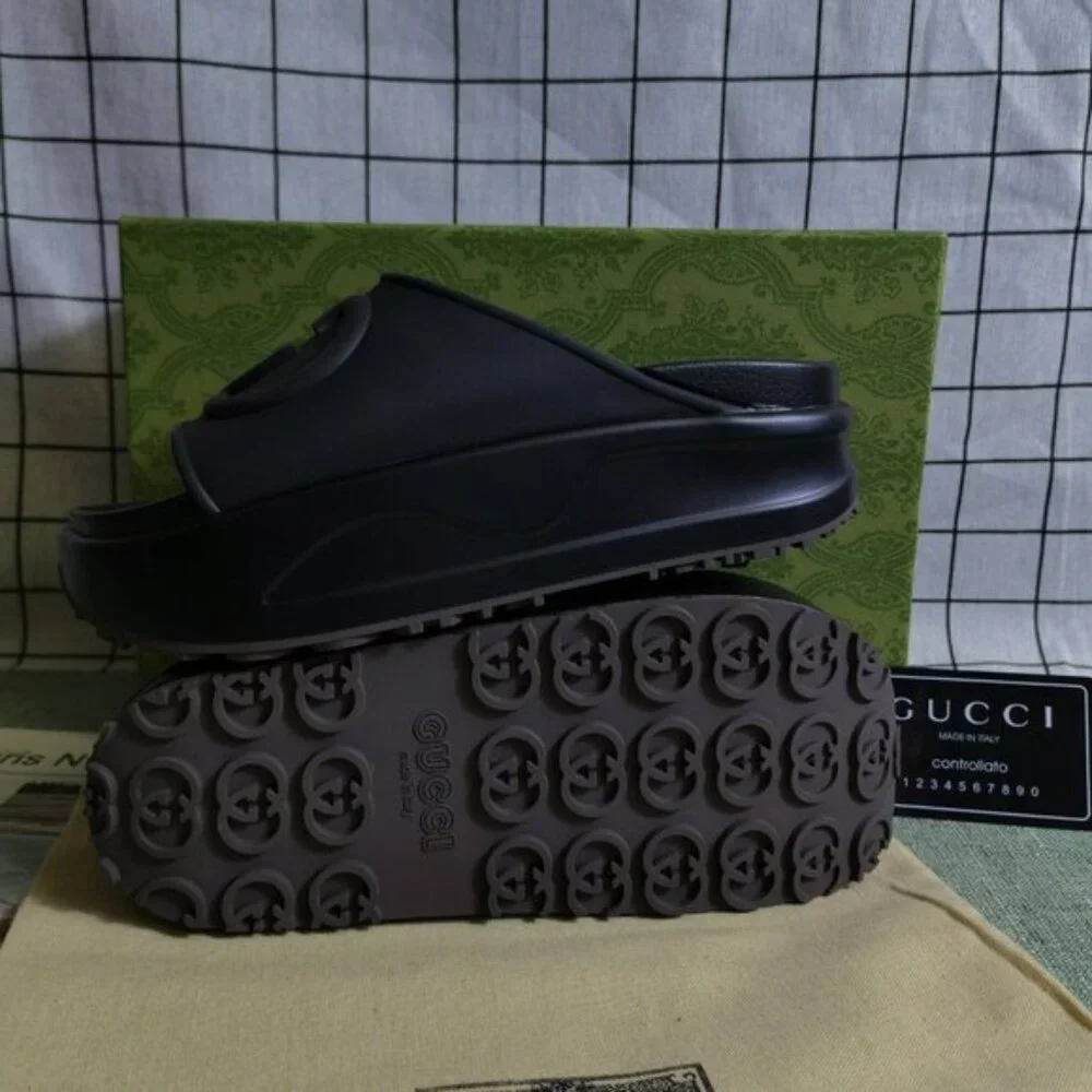 Gucci Women‘s Black interlock G Platform Sandals - Picture 2 of 6